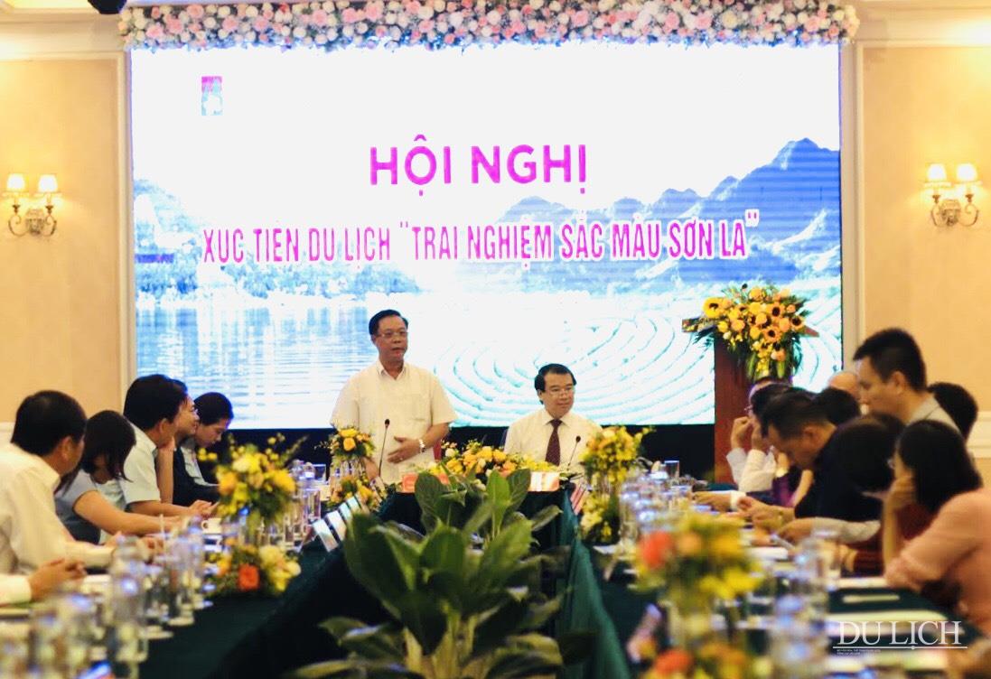 Phó Chủ tịch UBND tỉnh Sơn La Phạm Văn Thuỷ và Phó Tổng cục trưởng Tổng cục Du lịch Hà Văn Siêu chủ trì thảo luận tại Hội nghị